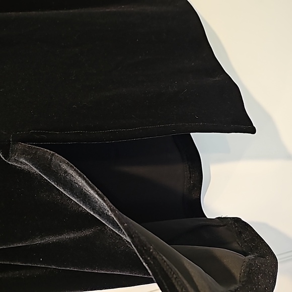 Brand new Clio Blacket Velvet Skirt - Picture 3 of 10